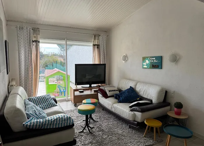 Дом отдыха Les Micocouliers - Spacieuse Maison,4chambres ,avec Jardin- Parking -wifi *